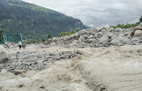 हिमाचल प्रदेश समाचार – कुल्लू में बादल फटने से मची तबाही… भारी बारिश का अलर्ट