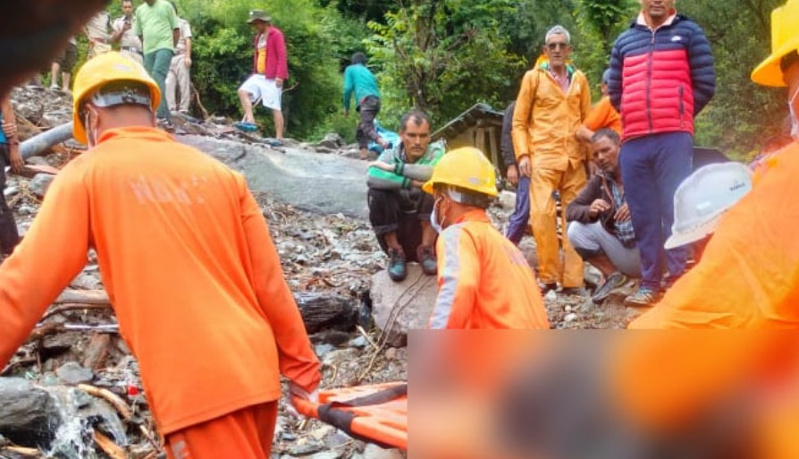 हिमाचल समाचार – मंडी के तेरंग में मलबे से मिला दो बच्चों का शव, मलाणा टनल से छह किए रेस्क्यू, 46 अभी लापता