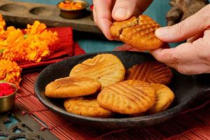 कोलकाता : घरेलू स्वाद से विश्व बाजार तक पहुंचा महाप्रसाद “ठेकुआ” की मिठास