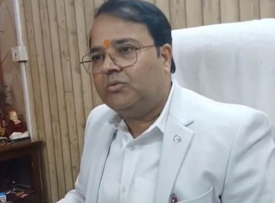 बड़ा प्रशासनिक उलटफेर: सीएम योगी और पीएम मोदी के अपमान से आहत अयोध्या के डिप्टी कमिश्नर ने दिया इस्तीफा; शंकराचार्य पर साधा निशाना