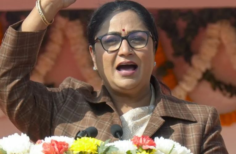 गणतंत्र दिवस: दिल्ली सीएम रेखा गुप्ता ने खोला सौगातों का पिटारा; ट्रांसजेंडर्स को फ्री बस सफर, ओलंपिक गोल्ड पर 7 करोड़ का इनाम