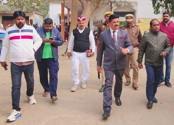 Jaunpur News: अनमैप्ड मतदाताओं पर DM का एक्शन प्लान! सिरकोनी और जलालपुर में निरीक्षण, BLOs को दिए सख्त निर्देश