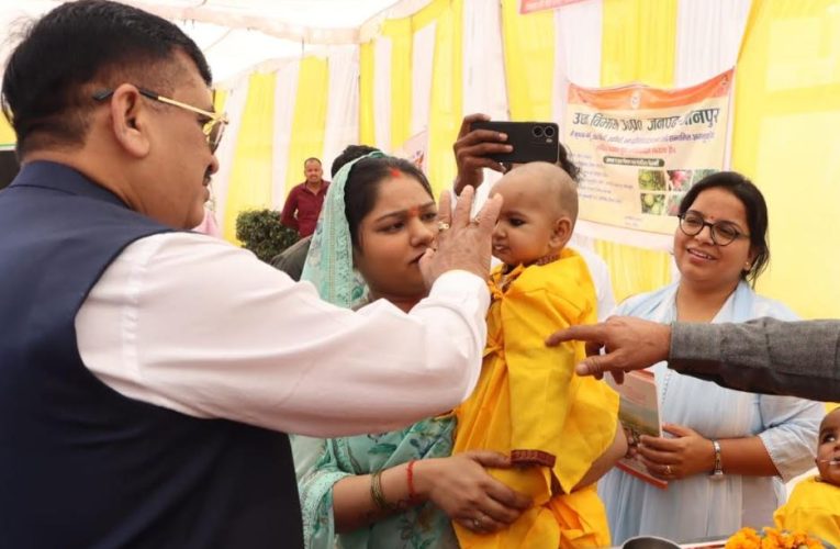 जौनपुर: यूपी सरकार के 9 साल, आंगनबाड़ी वर्कर्स का सम्मान