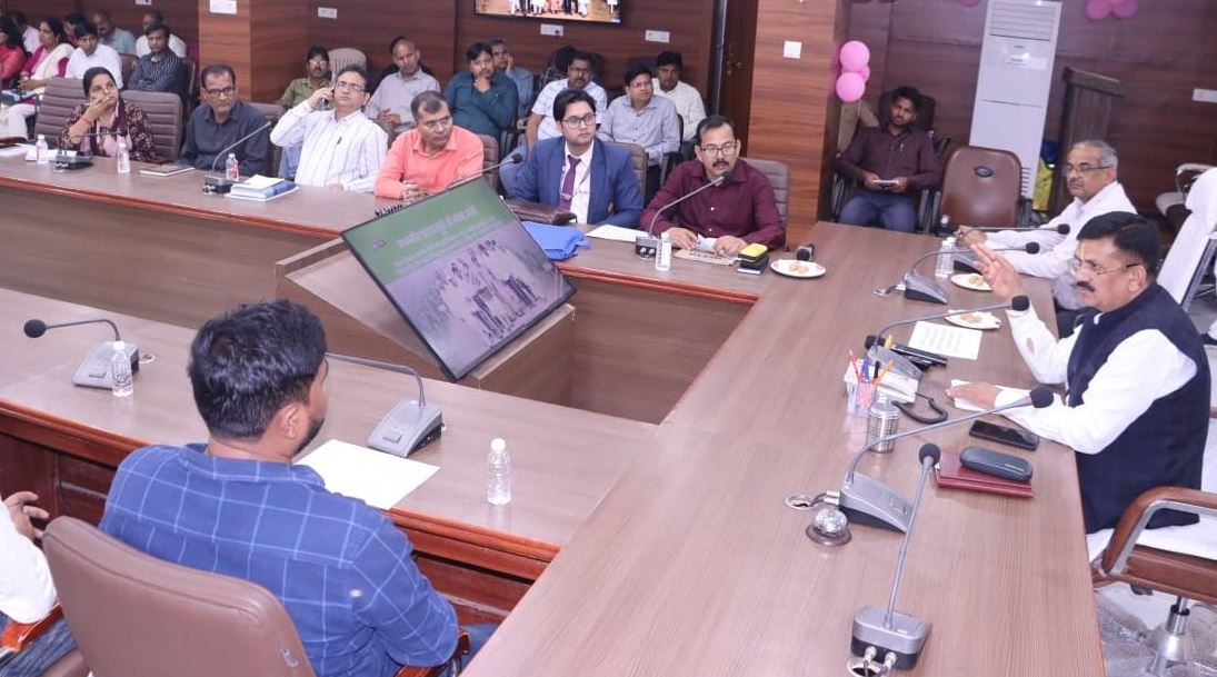 जिलाधिकारी ईंधन संकट आदेश