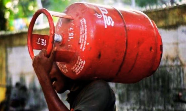 मिडिल ईस्ट युद्ध के बीच पेट्रोलियम मंत्रालय का बड़ा बयान