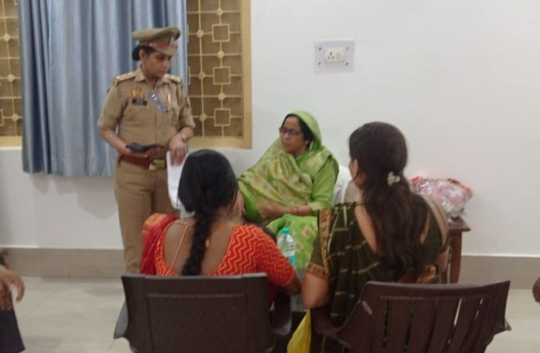 जौनपुर में राज्य महिला आयोग की सदस्य गीता बिन्द ने की जनसुनवाई, महिला उत्पीड़न पर कड़े निर्देश | The Politics Again