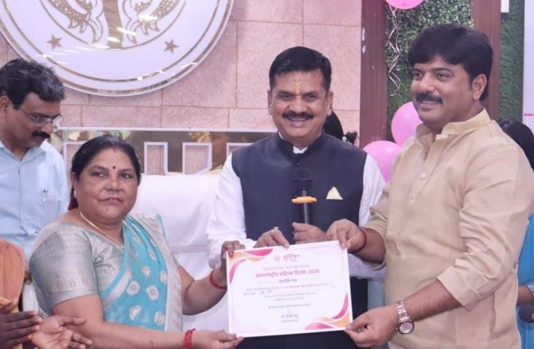 जौनपुर महिला दिवस: CM योगी ने की दुर्गा मौर्या के नमकीन की तारीफ