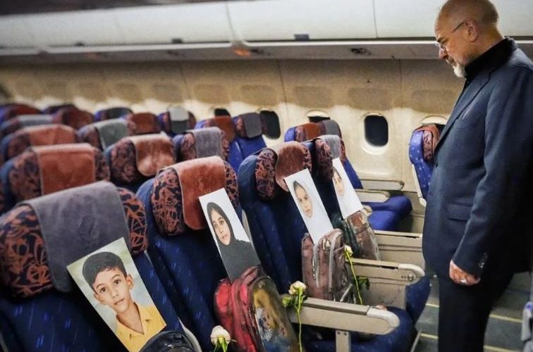 ईरान ने विमान के सीटों पर रखे 168 मृत बच्चों के खून से सने बैग