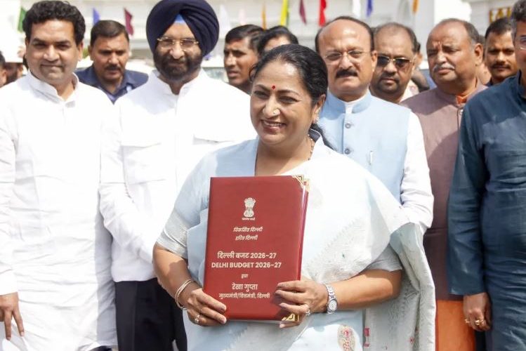 दिल्ली : सरकार का बड़ा फैसला, 33 IAS और DANICS अफसरों का तबादला