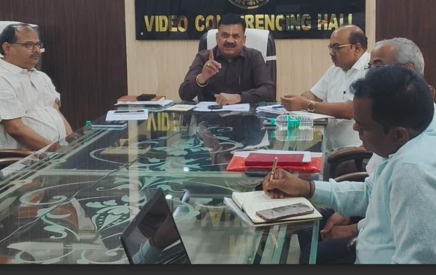 DM डॉ. दिनेश चंद्र की बैठक