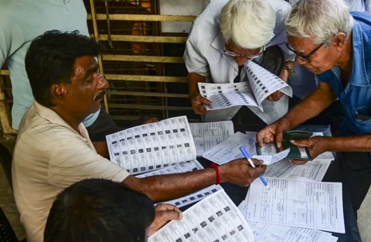 पश्चिम बंगाल चुनाव : मतदाता सूची से 90 लाख नाम कटे; मचा हड़कंप
