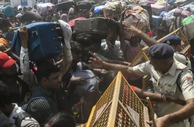 Surat Railway Station Lathi Charge