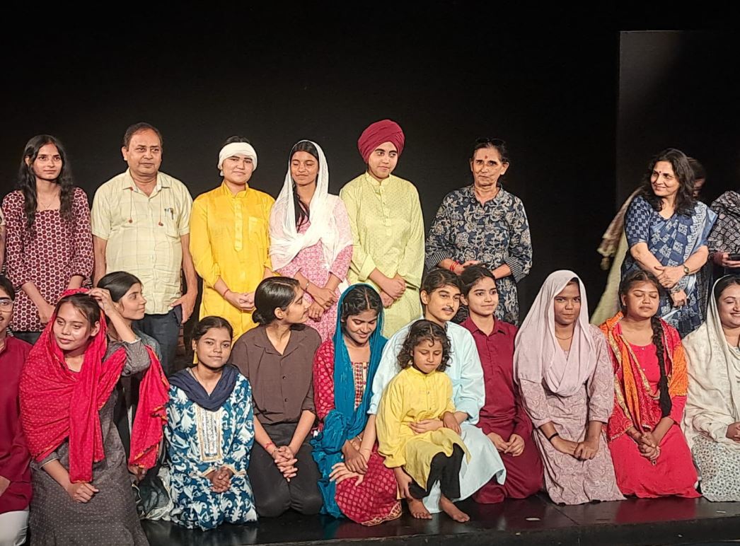 इस दौरान छात्रों द्वारा अत्यंत मार्मिक नाटक " विभाजन की विभीषिका" का आकर्षक एवं हृदयस्पर्शी का प्रस्तुतिकरण ने उपस्थित जनसमूहों का मन मोह लिया"