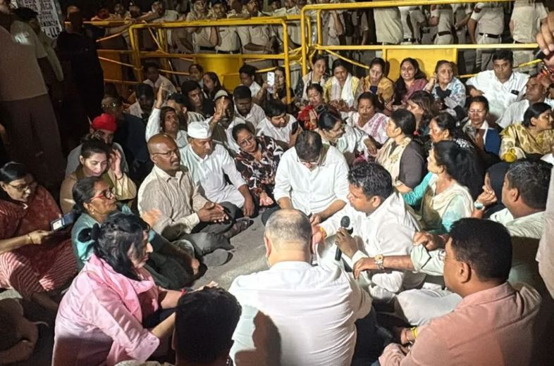 Delhi Police detaining AAP leader Saurabh Bharadwaj and other MLAs during a midnight protest outside Vikaspuri Police Station