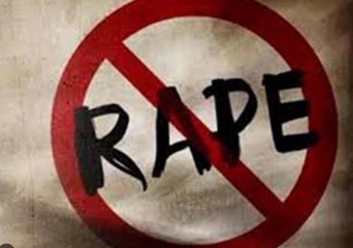 Delhi Police officials investigating the crime scene and scanning the forest area near Kalkaji Temple after a gang-rape incident